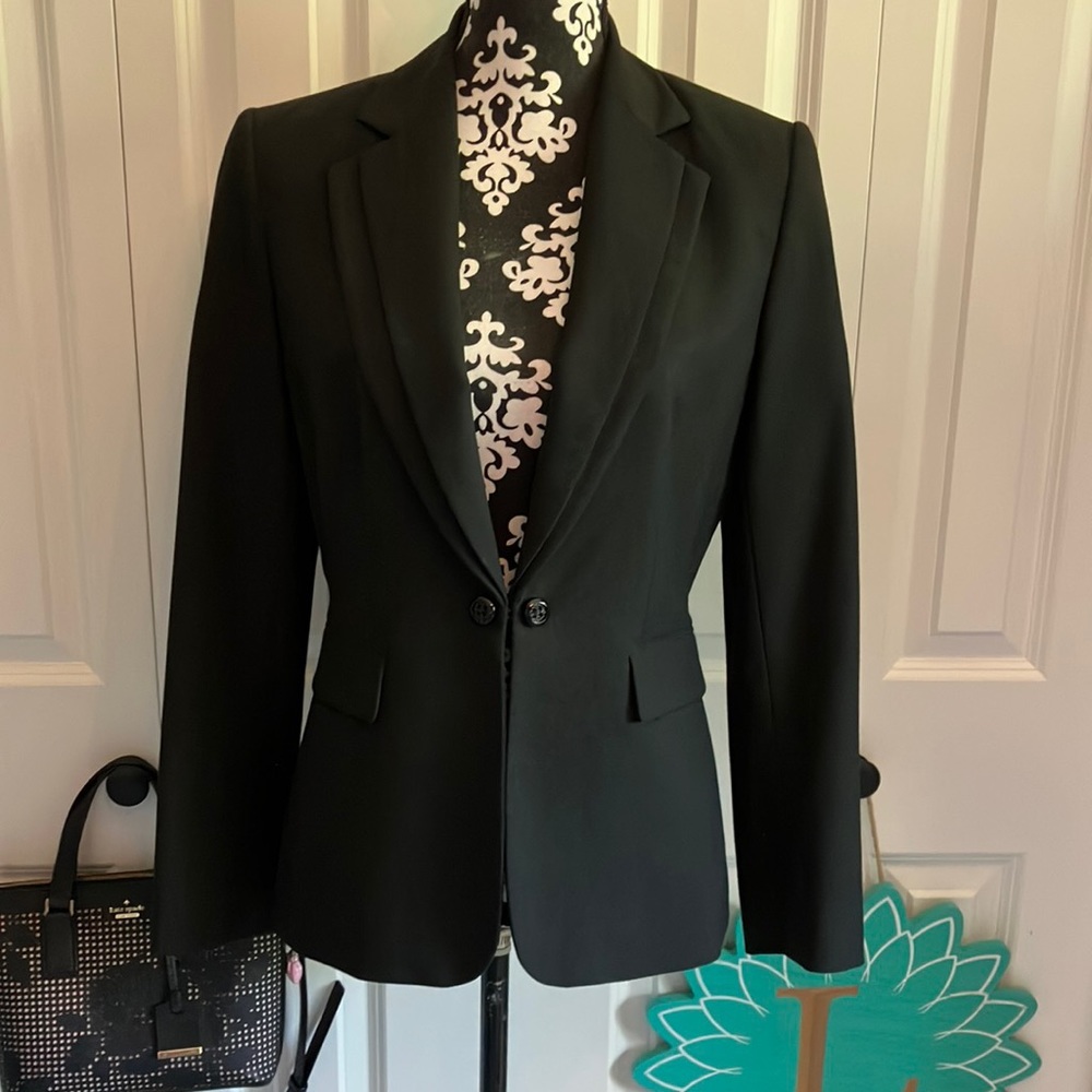 Fabulous 😱 black Tahari double collared blazer with hook and eye closure